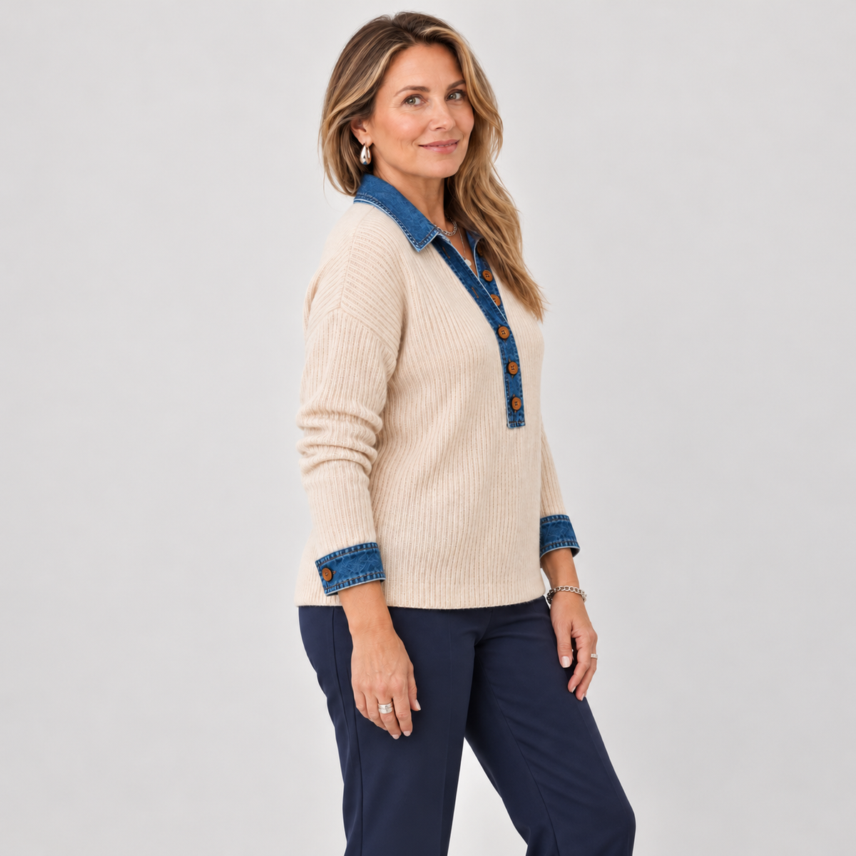 Clarisse Rippstrick-Polo in Creme – Vista lateral