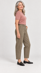 Barrel-Calça mit Ziernähten – Caqui-claro – Seitliche Vista am Model