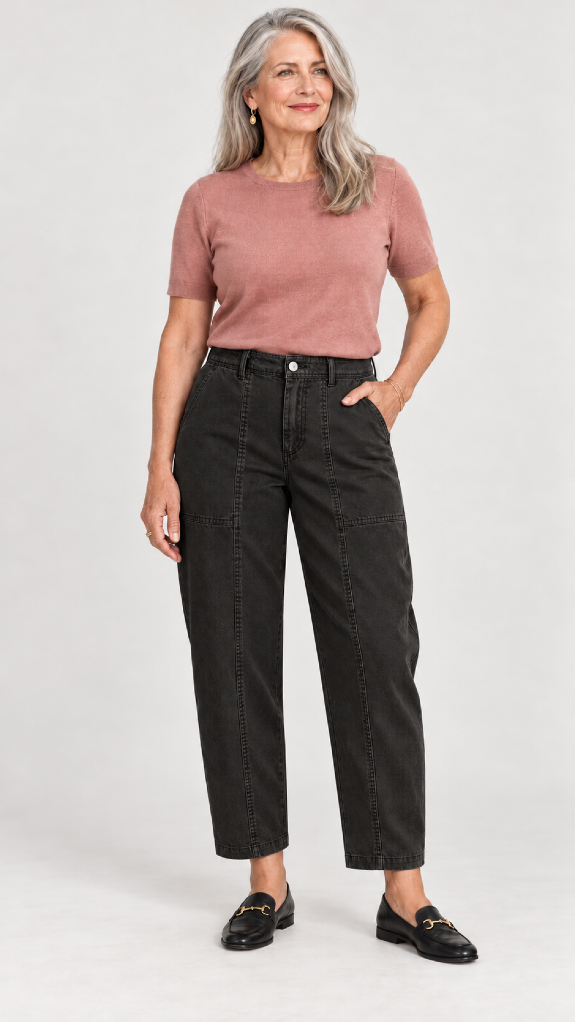 Barrel-Calça mit Ziernähten – Preto – Ganzkörperansicht vorne