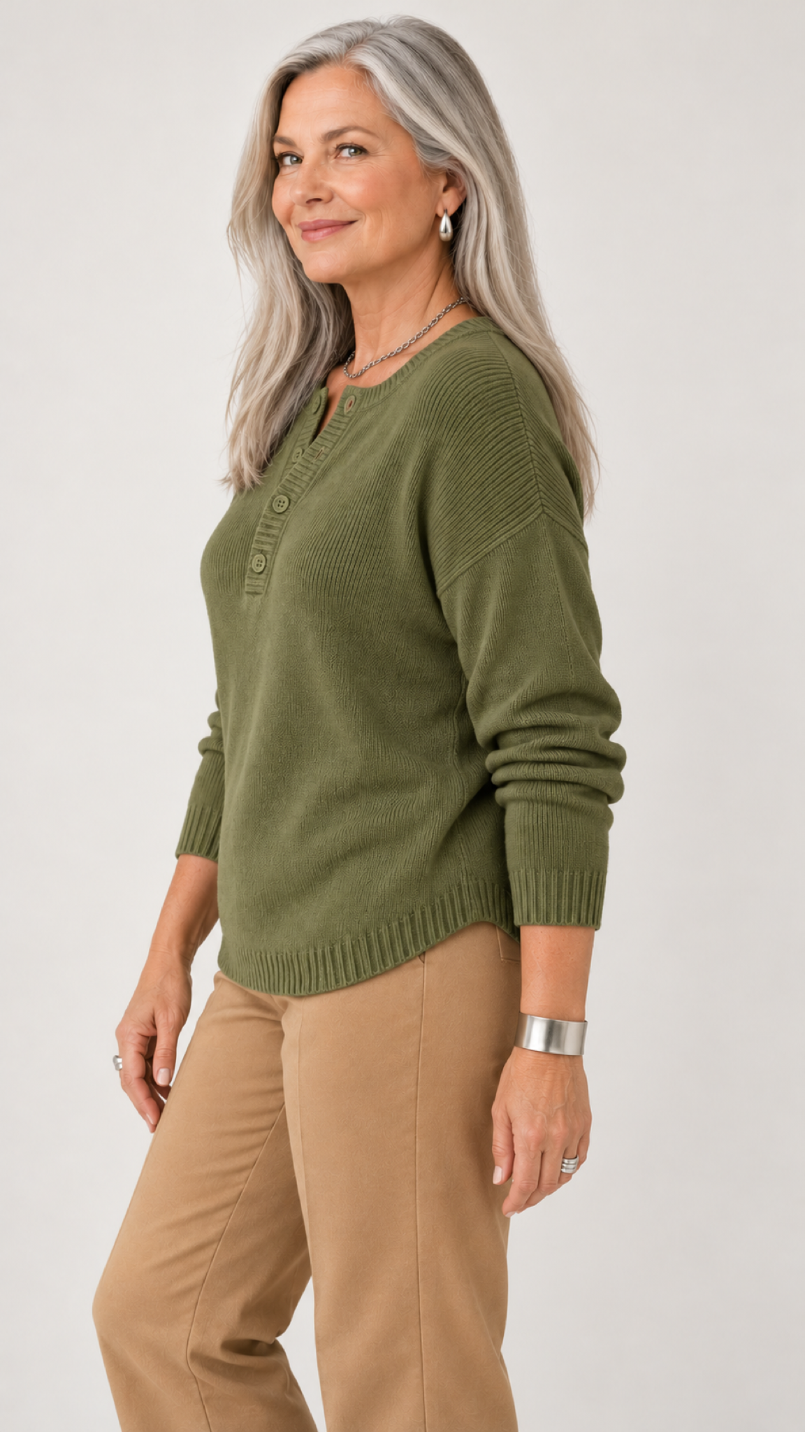 Faylinn Henley-Strickpullover in Verde-oliva – Vista lateral