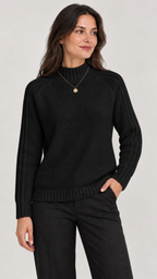 Hannah in Preto – 05-pose
