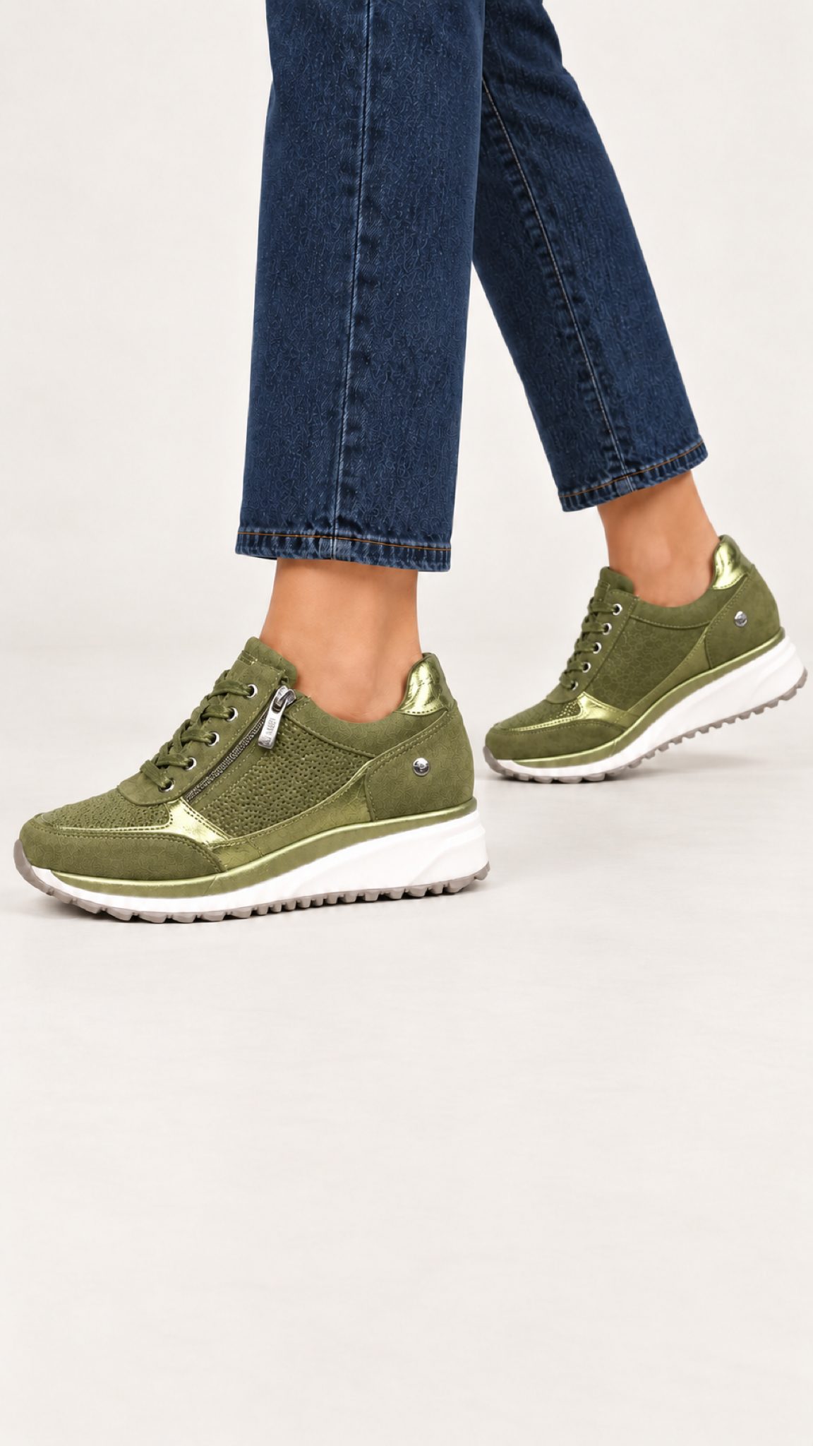 Sneaker mit Keilsohle – Verde – Vista 1