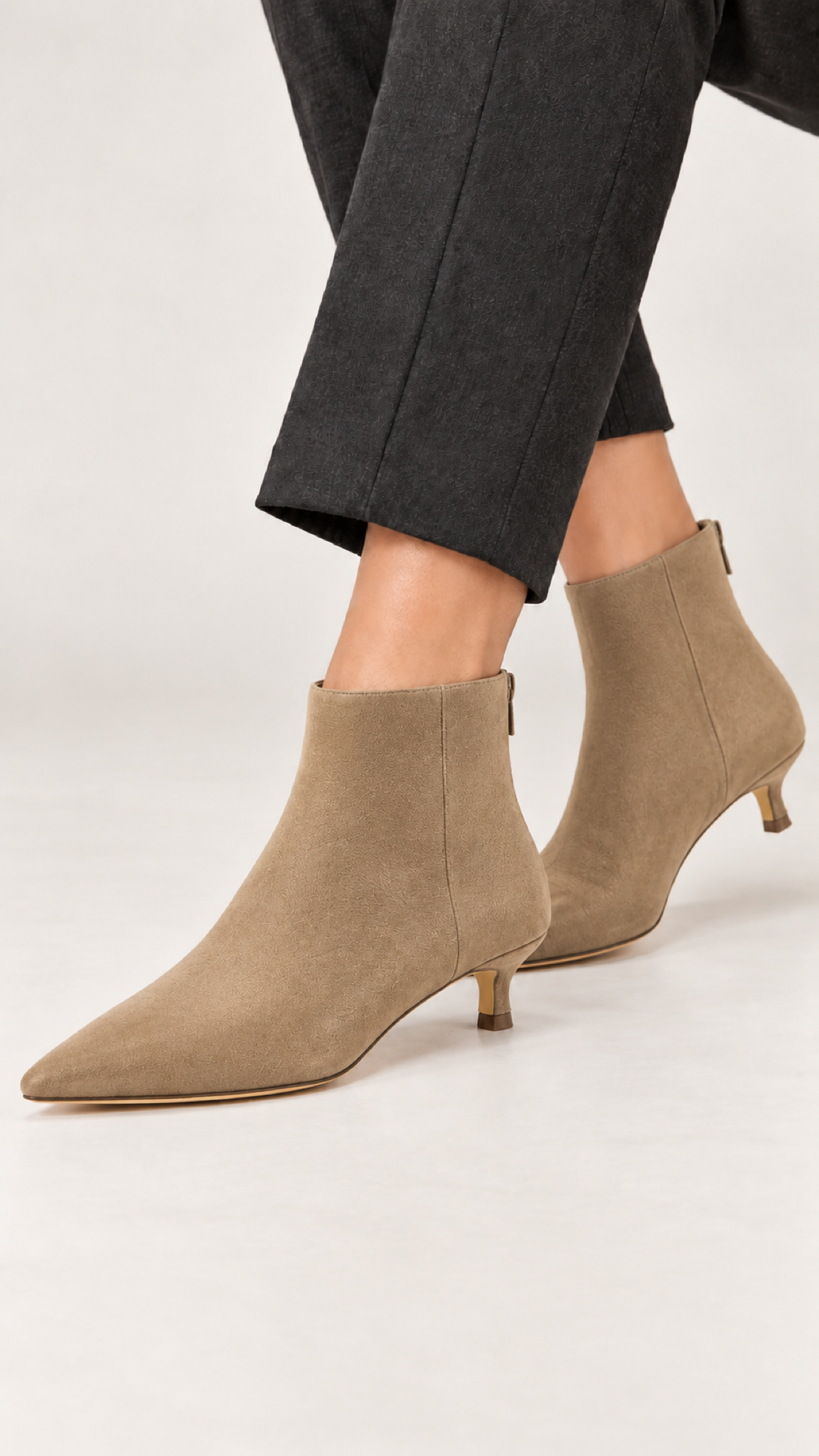 Bota de bico fino com salto kitten – Bege – Vista 1