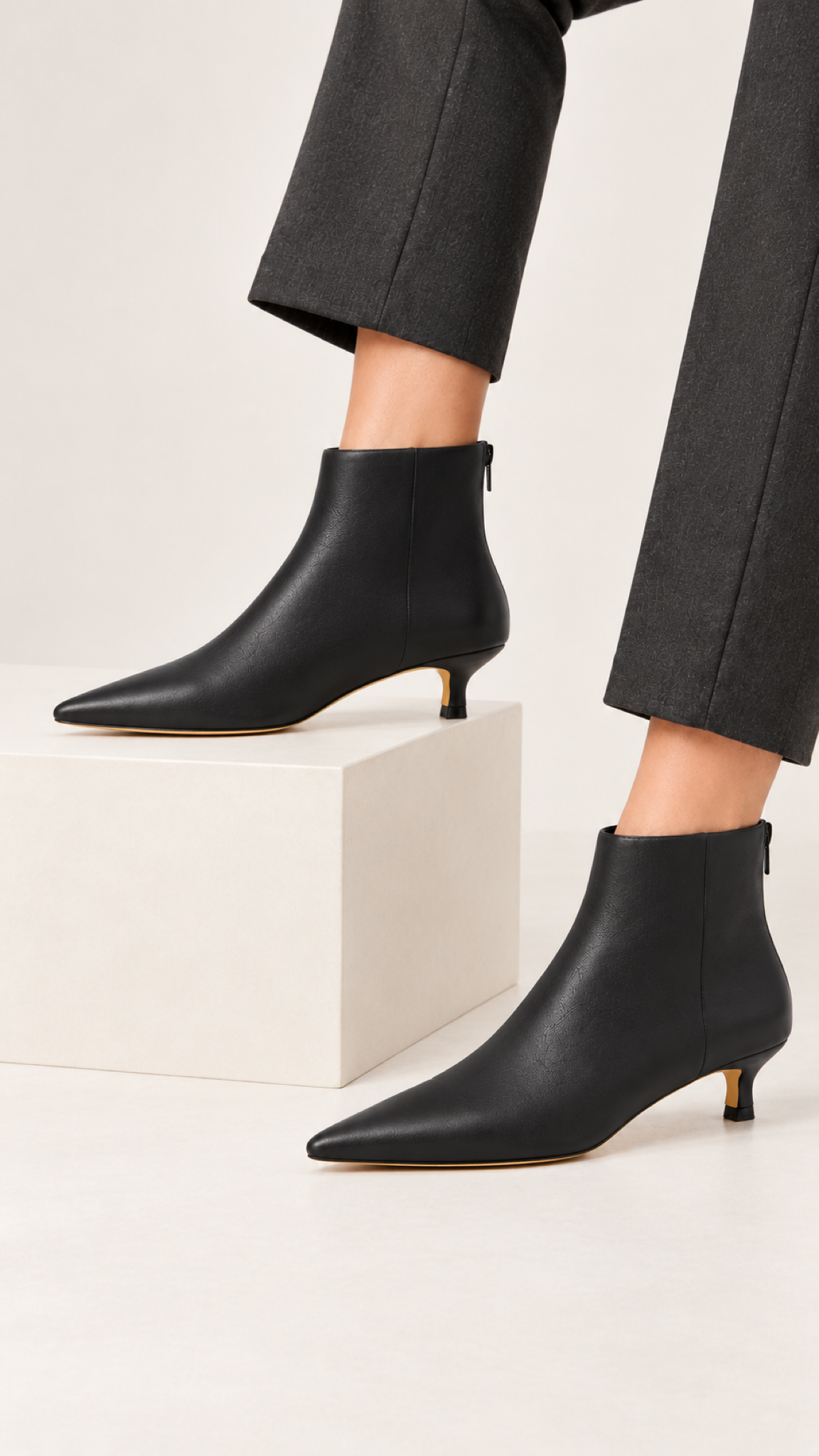 Bota de bico fino com salto kitten – Preto – Vista 6