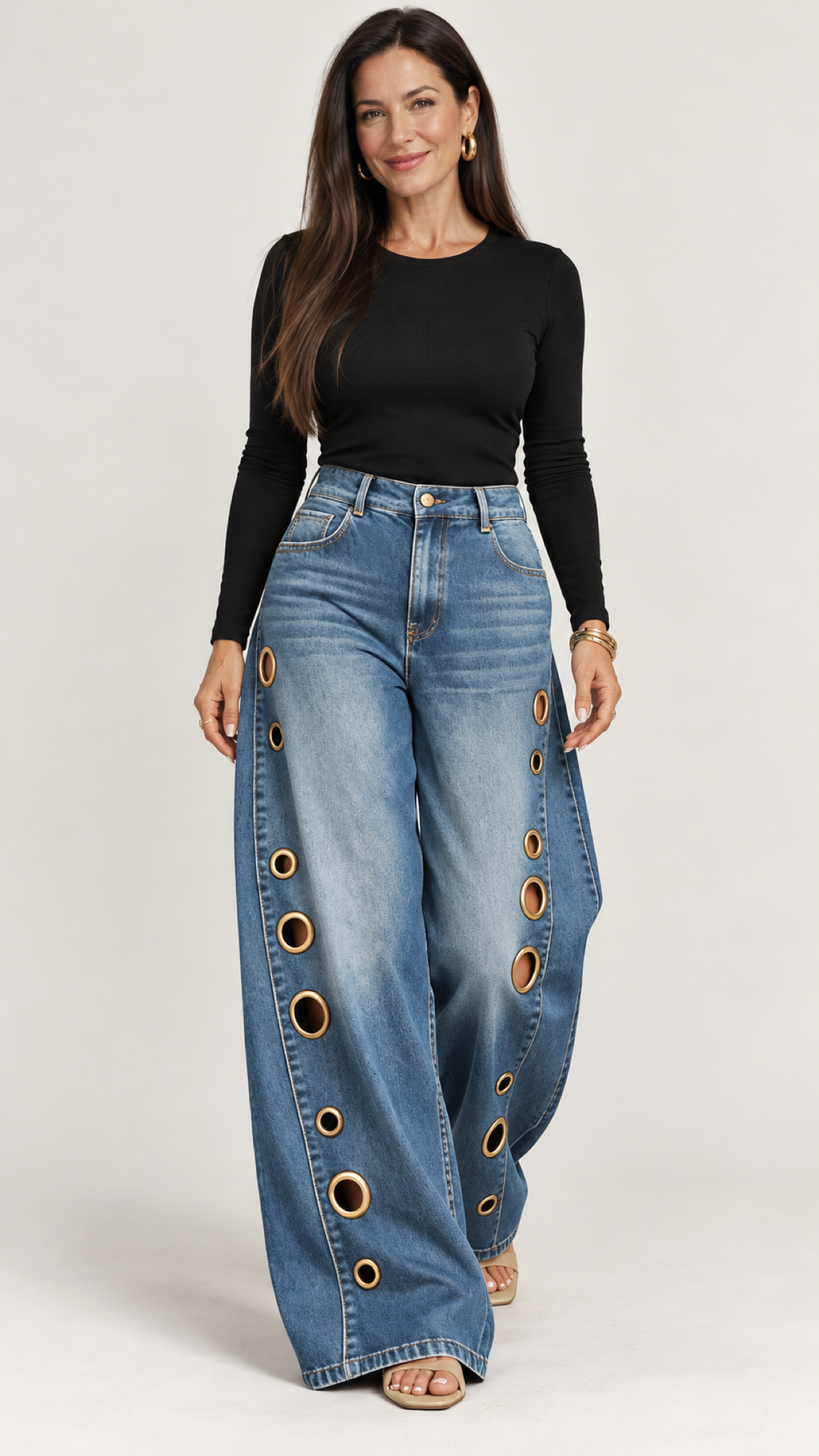 Marlena Jeans mit goldfarbenen Ösen – Azul – Ganzkörperansicht