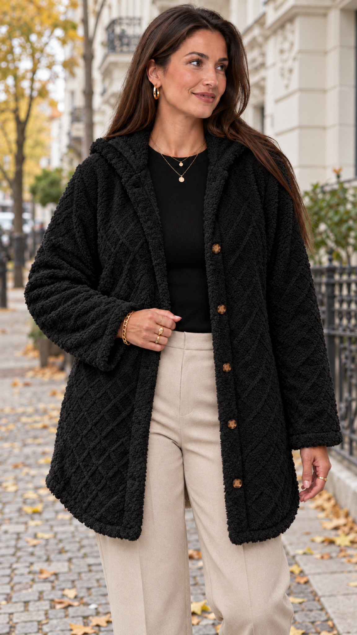 Jaqueta matelassê feminina com capuz in Preto – Berlin Lifestyle