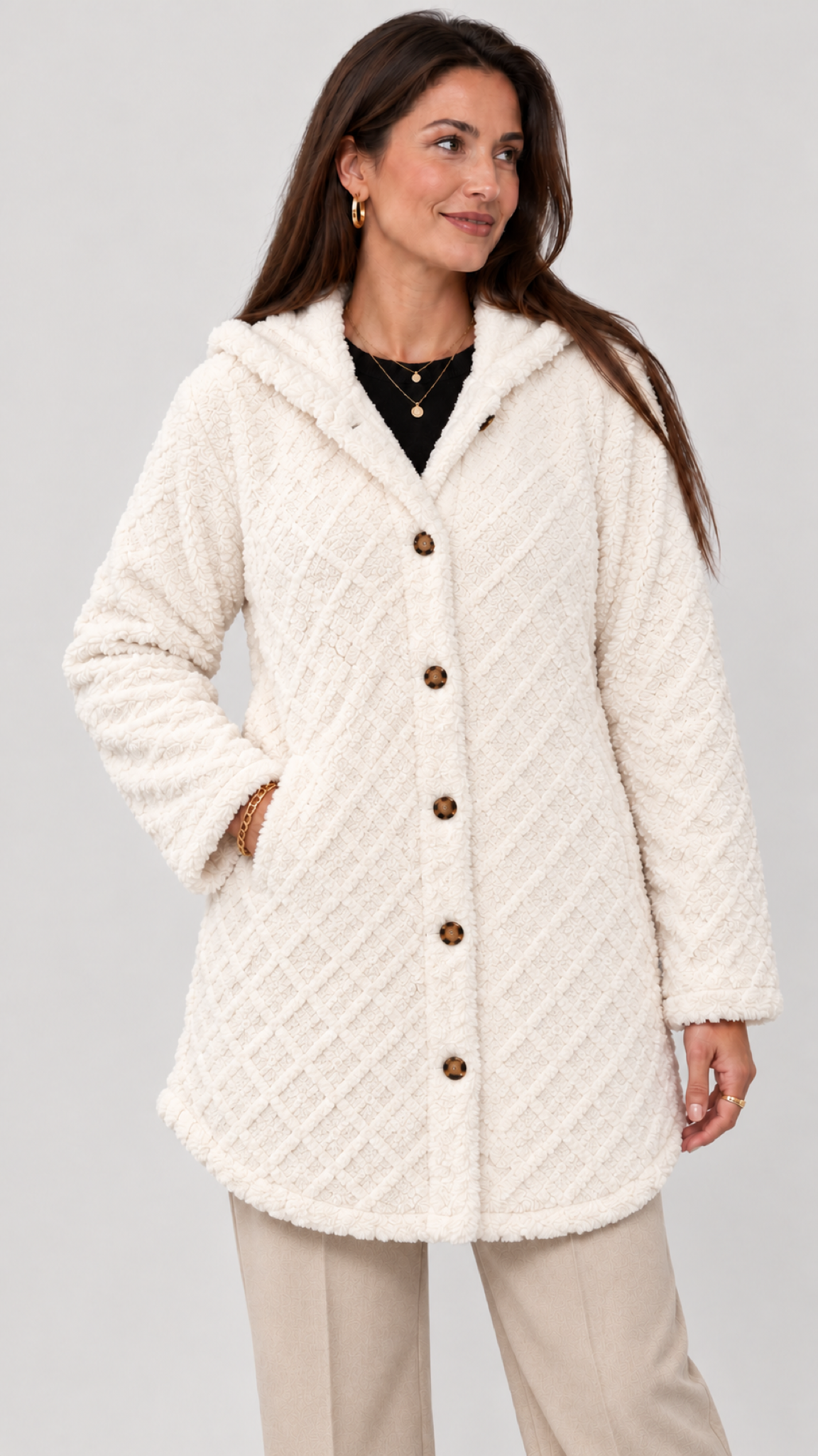 Jaqueta matelassê feminina com capuz in Branco – Geschlossene Vista