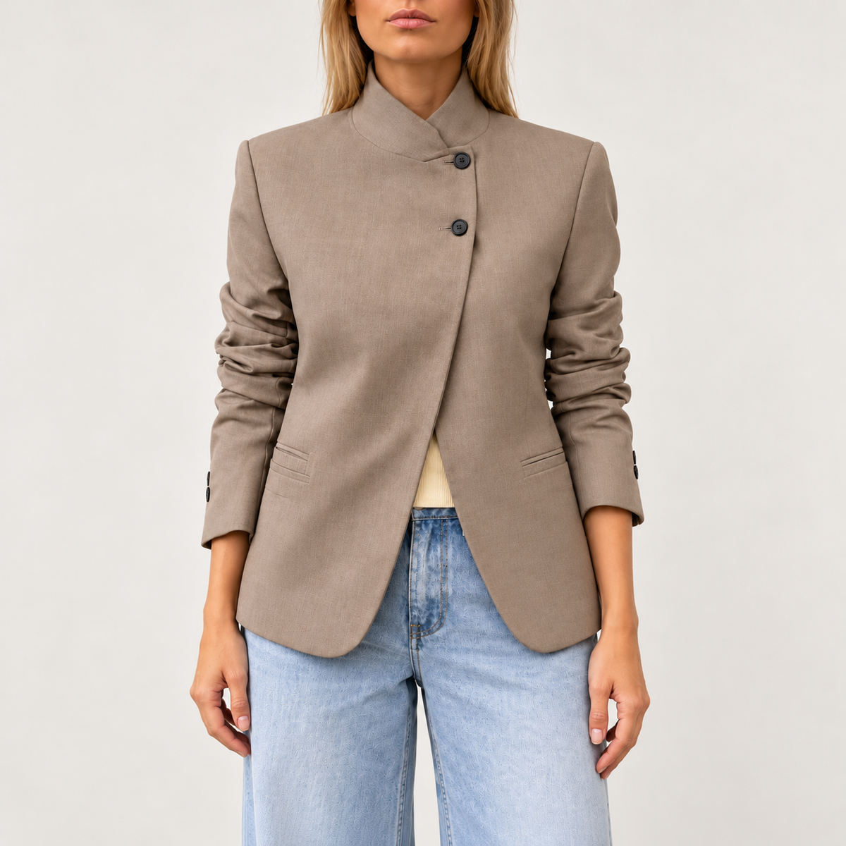 Leonora Blazer com gola alta – Caqui – Blazer em detalhe